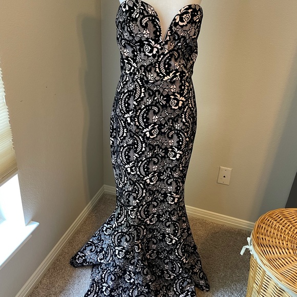 Dresses & Skirts - Mermaid/trumpet style long dress